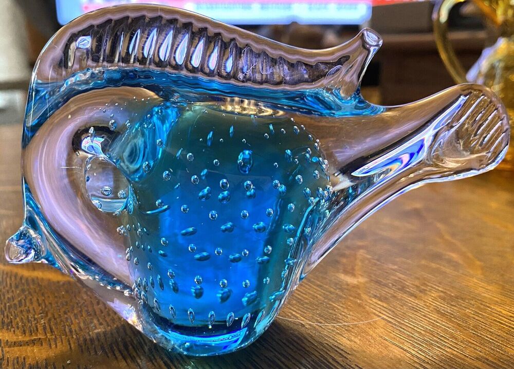 VTG ANTWERP SWEDEN ART GLASS BLUE FISH DECOR PAPERWEIGHT CLEAR POLISHED BASE